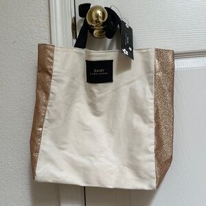 Marc Jacob’s “daisy” canvas tote with glitter